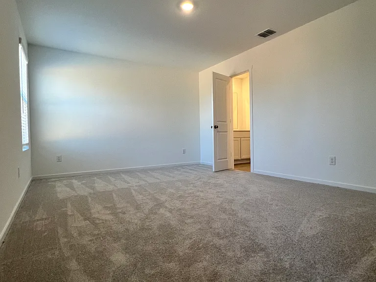 921 Mossycup St — Photo 7