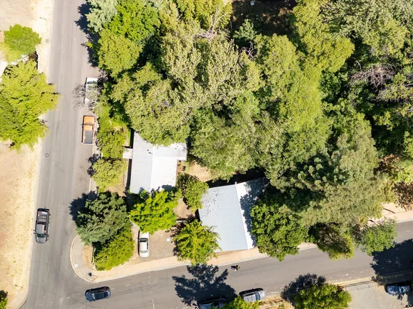 16 Van Ness Ave, Ashland, OR 97520