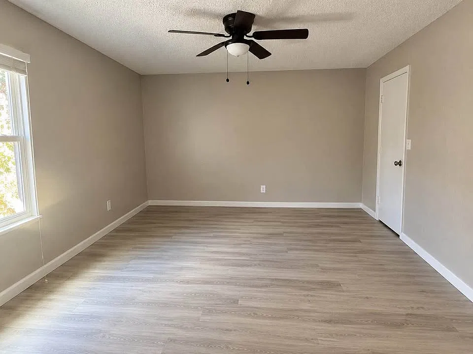 4536 Commander Dr — Photo 4