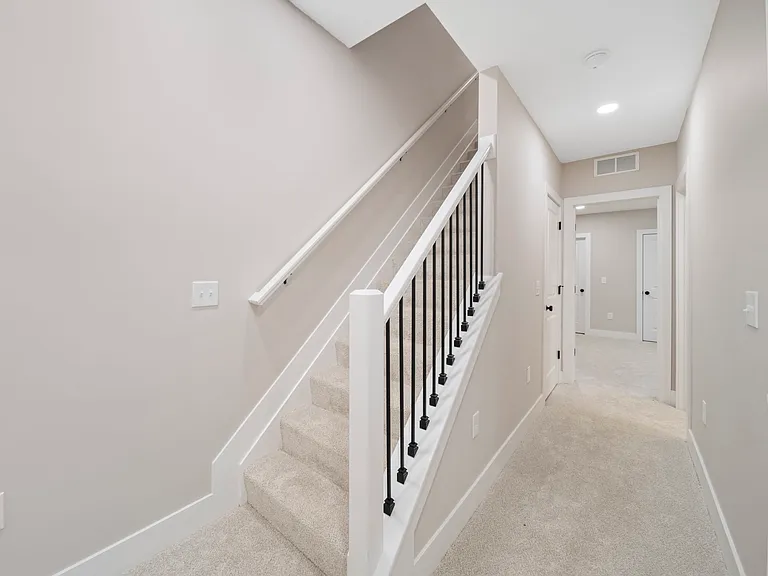 2589 Dayton Ave — Photo 56