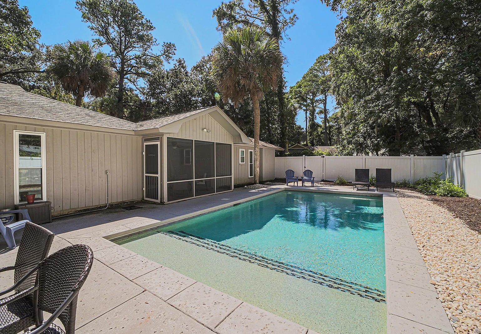 16 Pelican St — Photo 1