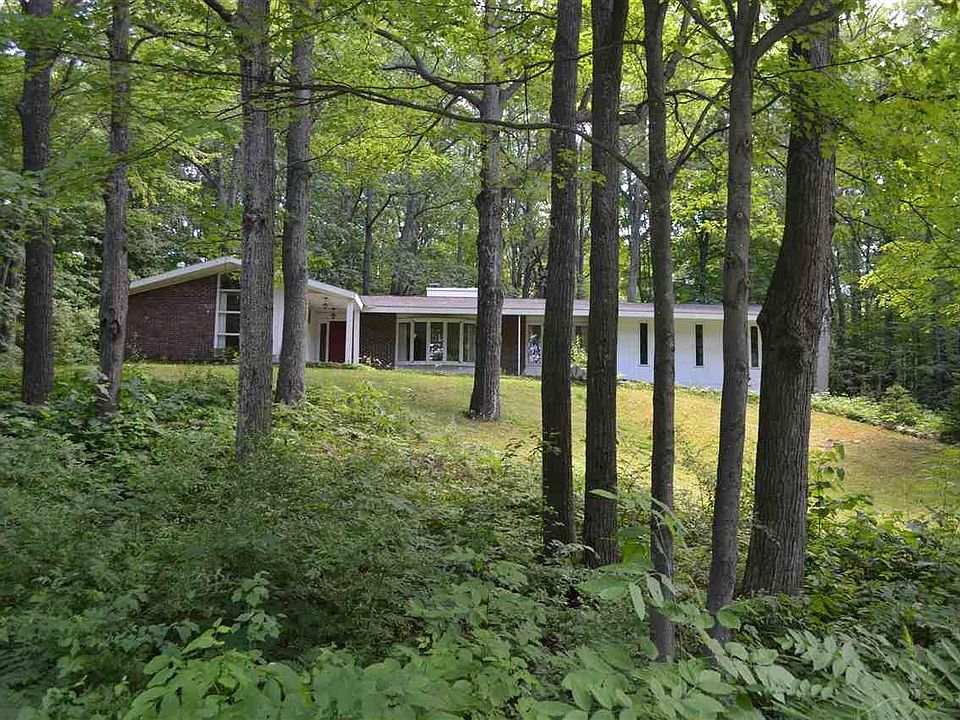 1st image of 2923 Hillcrest Dr