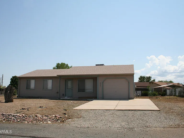 8901 E Waco Ct — Photo 2