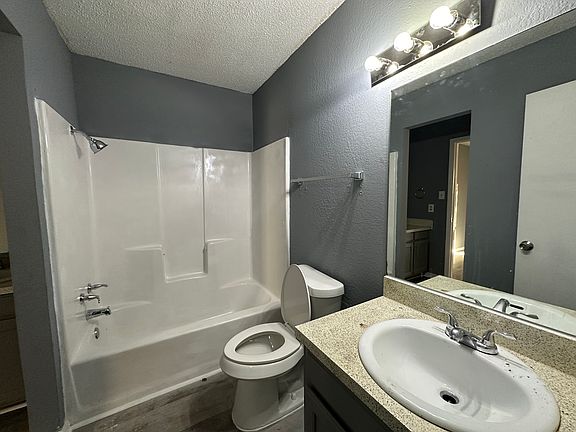 4th image of 425 SW Thomas St APT C