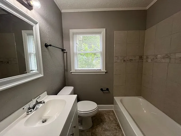 897 Kippley St — Photo 3