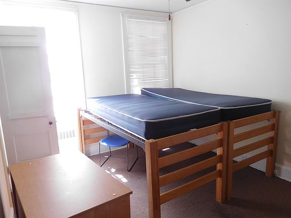3rd image of 1113 College Dr