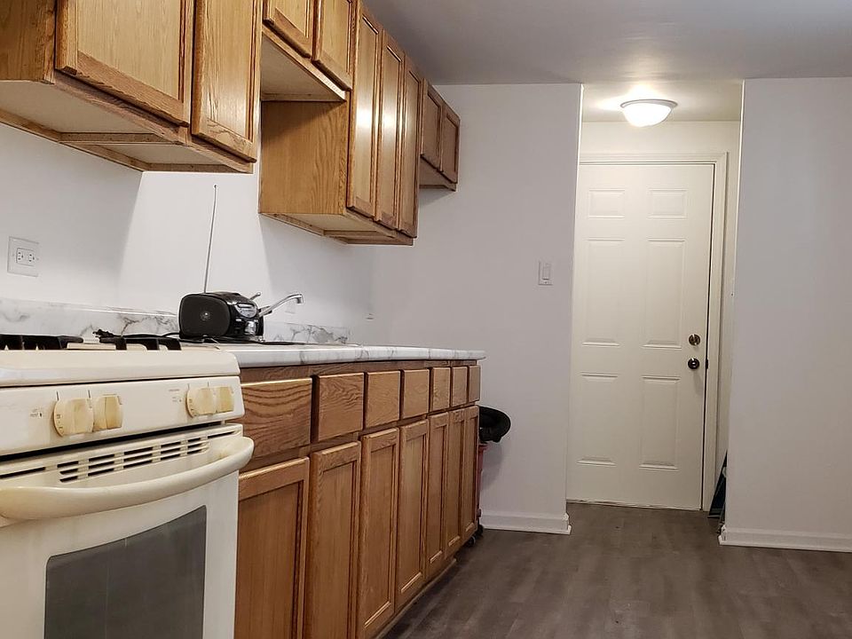 2nd image of 1638 W 167th St