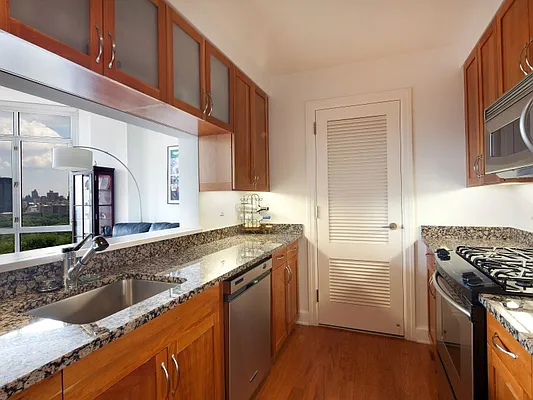 Sold by Sotheby's International Realty | media 3