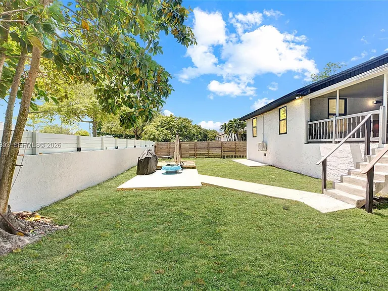 9750 SW 211th St — Photo 36