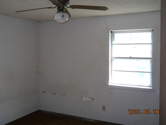 4th image of 1075 Golden Gate Cir