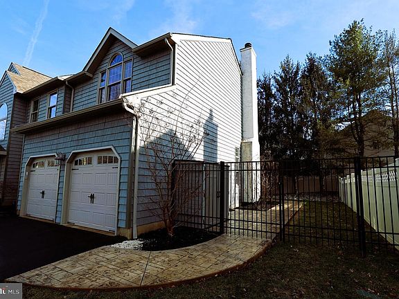 3rd image of 112 Steeplechase Dr