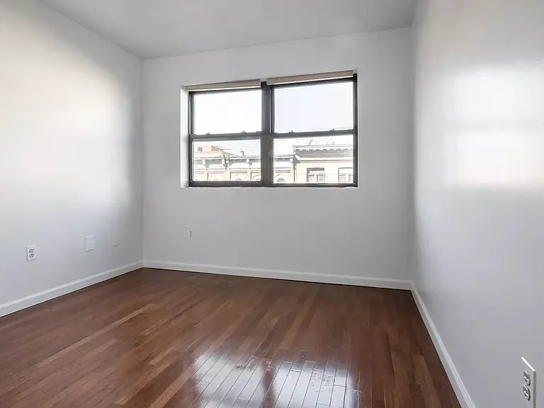 1086 Broadway #602 — Photo 6