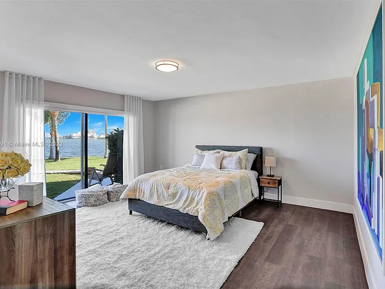 9101 N Bayshore Dr — Photo 24