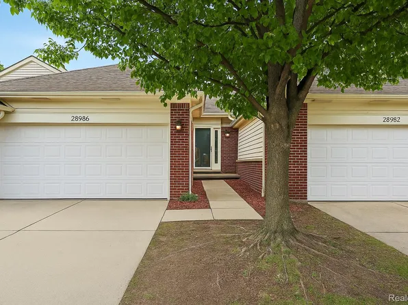 28986 Christopher Ln, Southfield, MI 48034