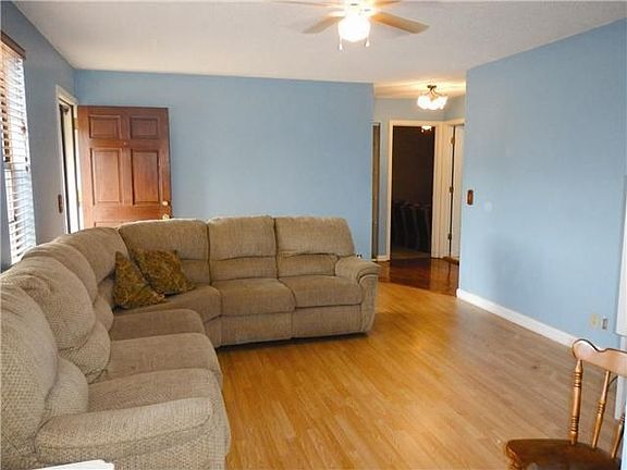 5th image of 405 Bluegrass Ct