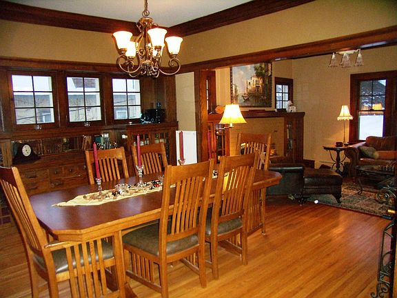 Versatile & spacious dining room for formal or casual entertaining.