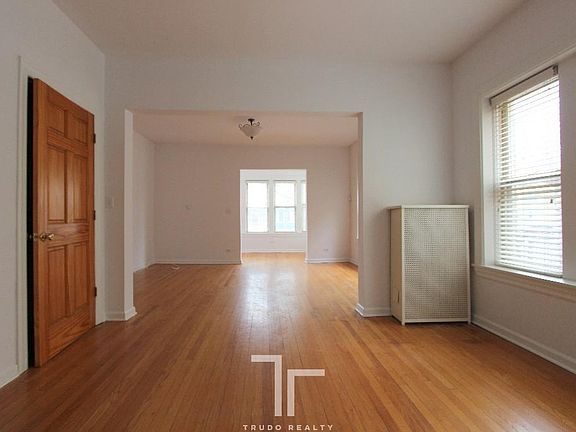 2nd image of 4700 N Winchester Ave #47063