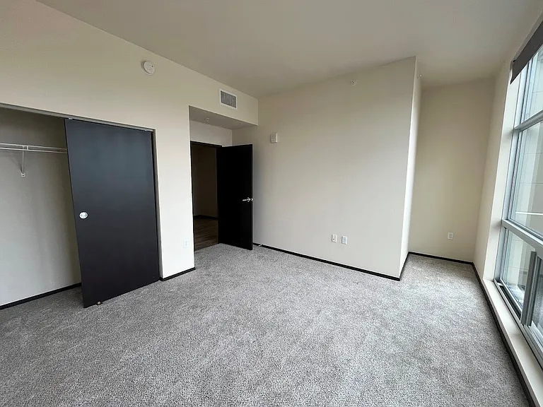Galaxie High Rise Apartments — Photo 176