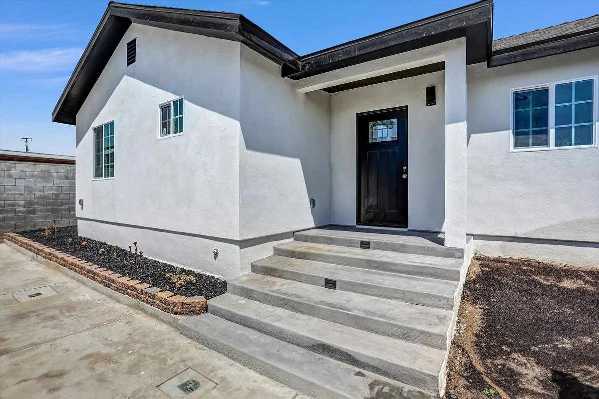 2 bed, 1.0 bath, 750 sqft, $3,000 — Photo 1