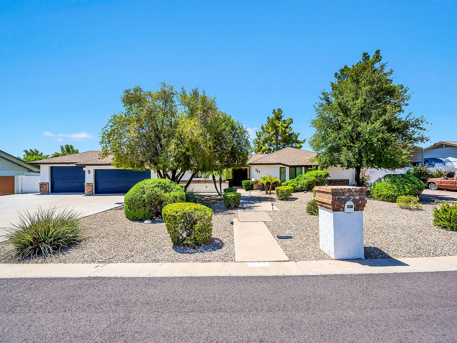 4 bed, 2300 sqft, $4,200 — Photo 3