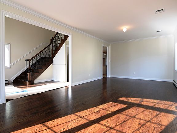 4th image of 7019 Hylan Blvd