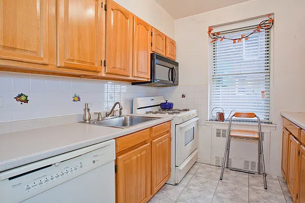 Sold by Avenue Sotheby's International Realty | media 12