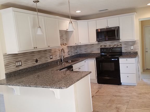 3rd image of 622 S Flamingo Dr