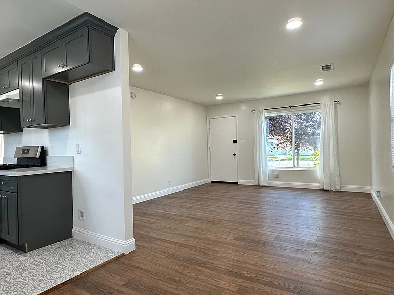 3609 Peckham Ave — Photo 8