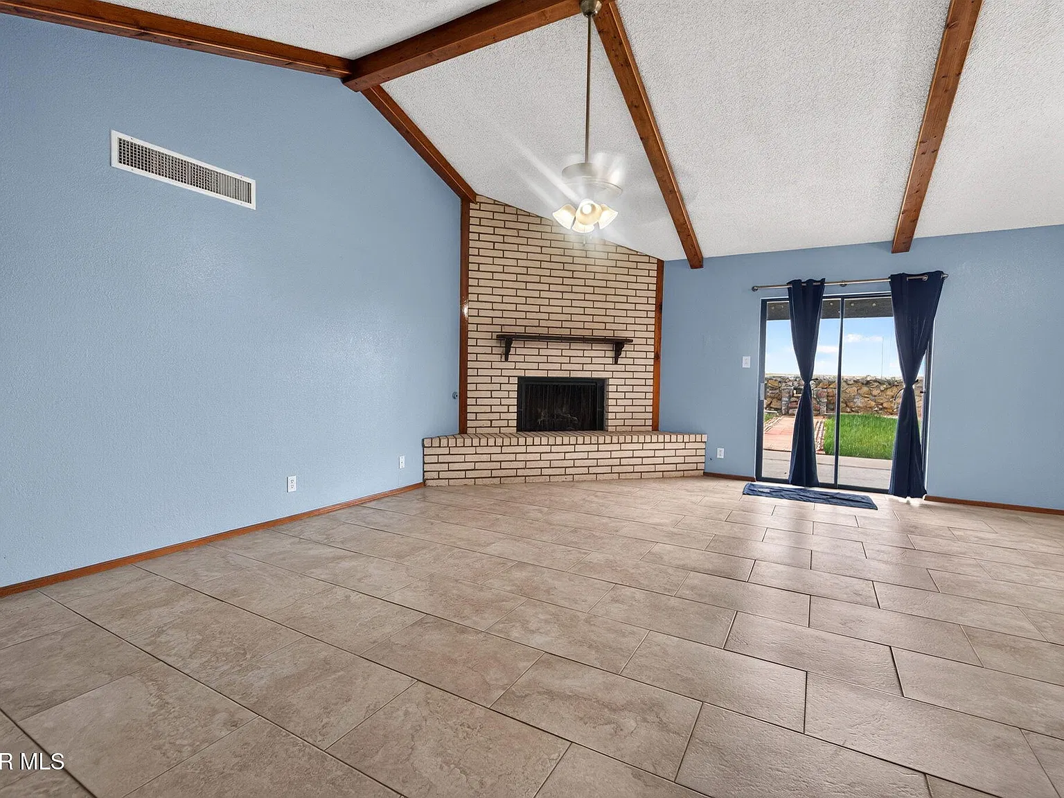 3 bed, 2.0 bath, 1350 sqft, $1,550 — Photo 3