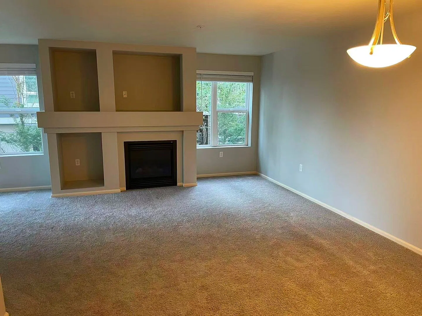 4343 Roosevelt Way NE — Photo 3