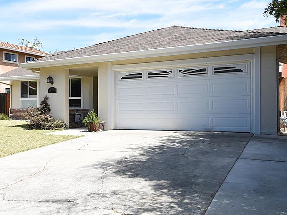 2nd image of 405 Avenida Manzanos