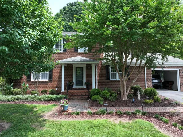 2896 Blairmont Dr, Danville, VA 24540