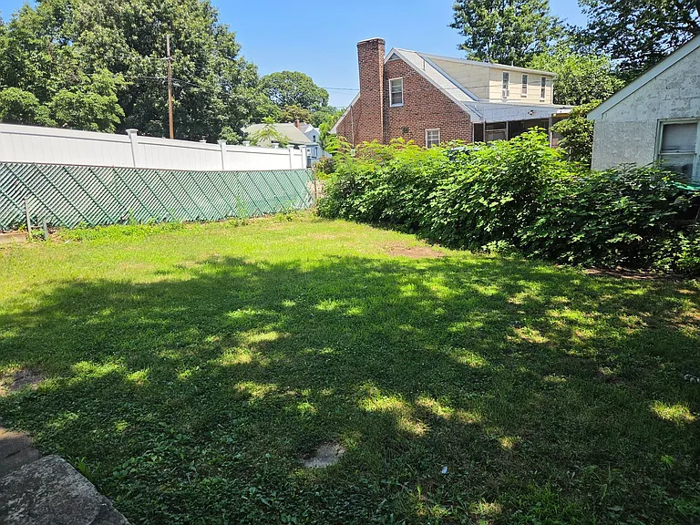119 Larch Ave — Photo 2