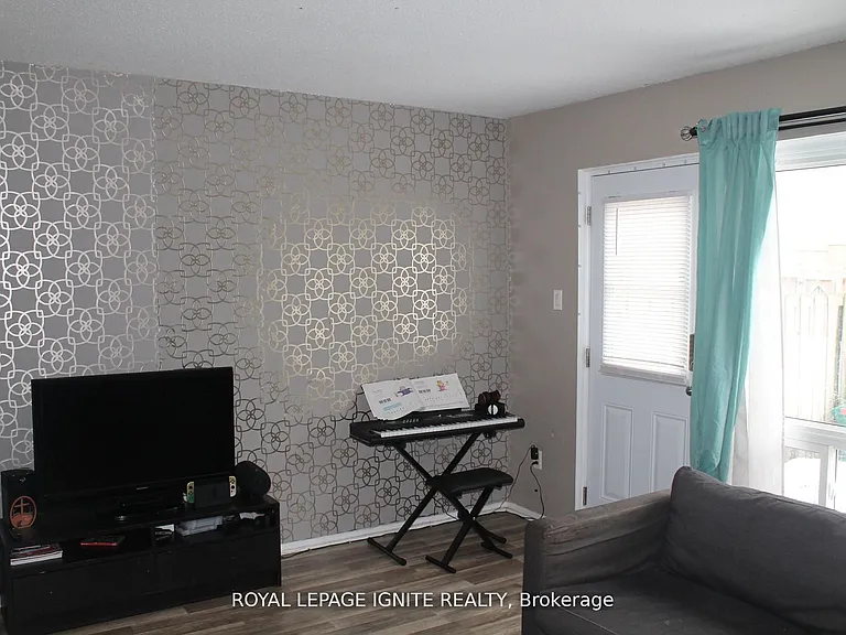 500 Grey St #D — Photo 3