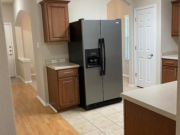 5th image of 208 Brown St