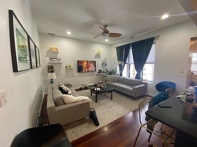 1st image of 1527 N California Ave APT 2N