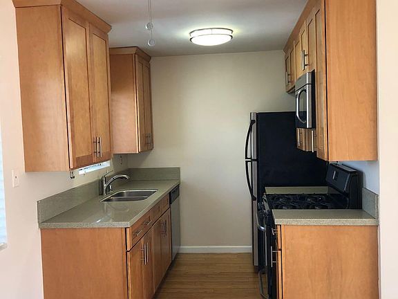 4th image of 2628 6th St