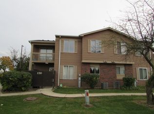 15 S Fernwood Dr, Bolingbrook, IL 60440