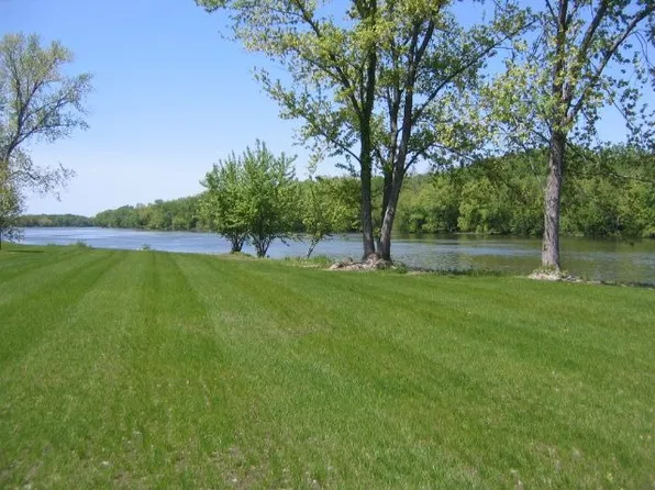 1723 W River St, Dixon, IL 61021