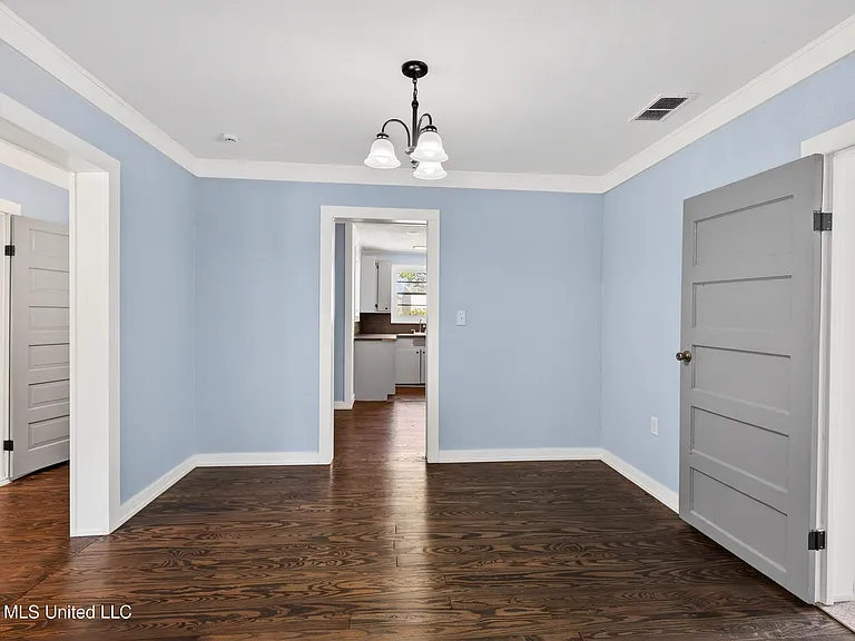 612 N Wright Ave — Photo 11