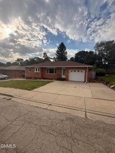 1105 6th St NW, Mandan, ND, 58554