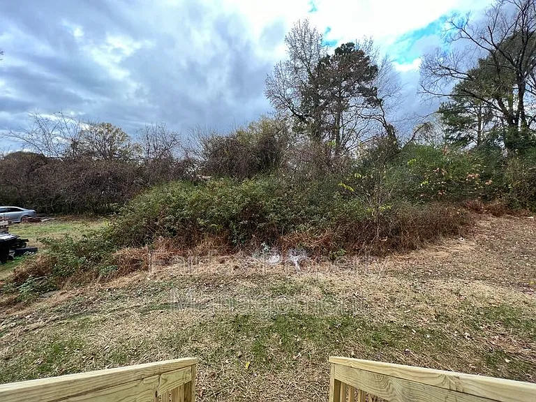215 Temple Ave — Photo 14
