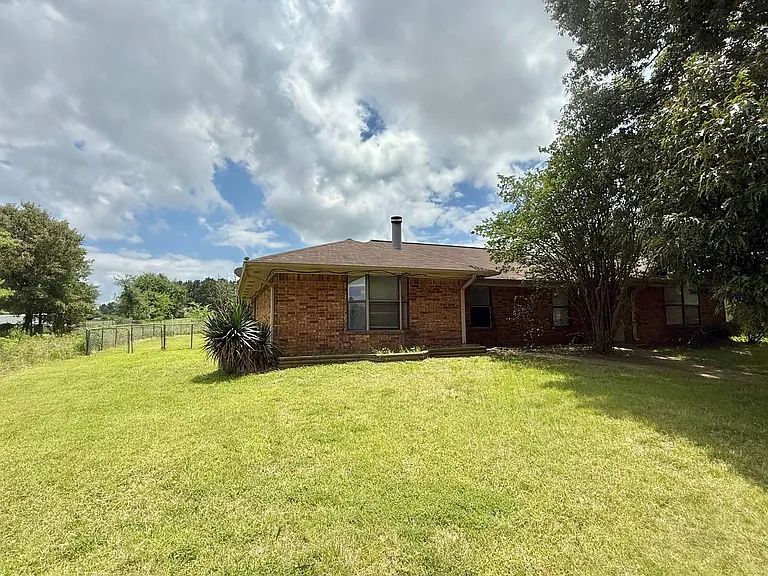 3243 Stoneridge Dr — Photo 1