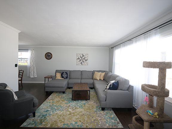 5th image of 216 Sandalwood Dr