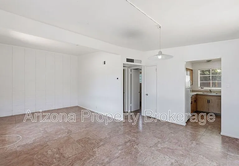 450 W 6th St #C — Photo 8
