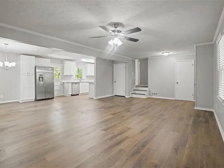 703 Navaho Ct — Photo 2