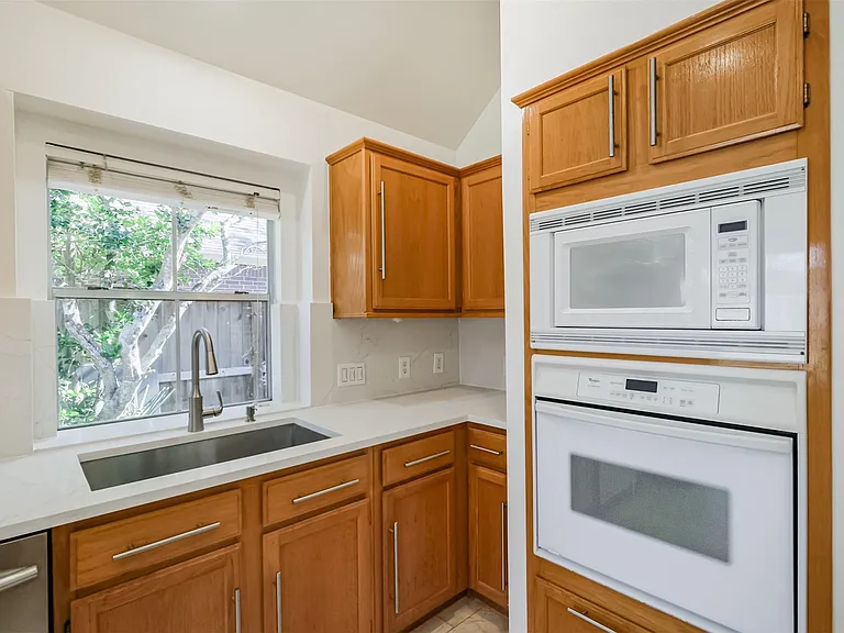 1714 Bumelia Ct — Photo 10