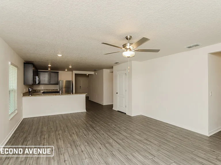 521 Breakwater St SE — Photo 4
