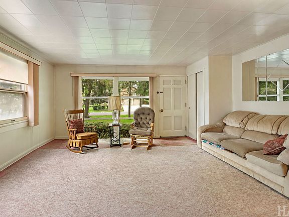 3rd image of 609 Glendale Rd