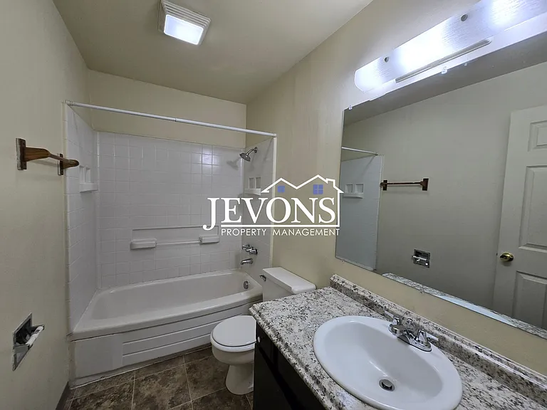16 N 6th St #2 — Photo 9